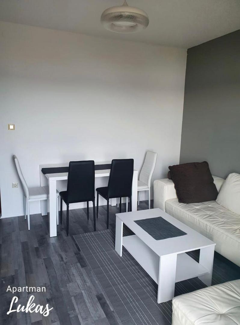 Apartmani Mazzarolli Jadranovo Habitación foto